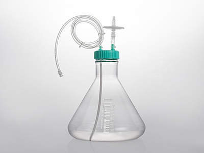 瓶蓋采用注塑一體式連接，降低泄露、殘留的風(fēng)險(xiǎn)