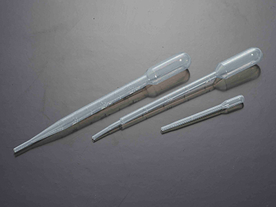 采用小吸頭設(shè)計(jì),刻度線清晰、準(zhǔn)確，可保證滴量的可重復(fù)性